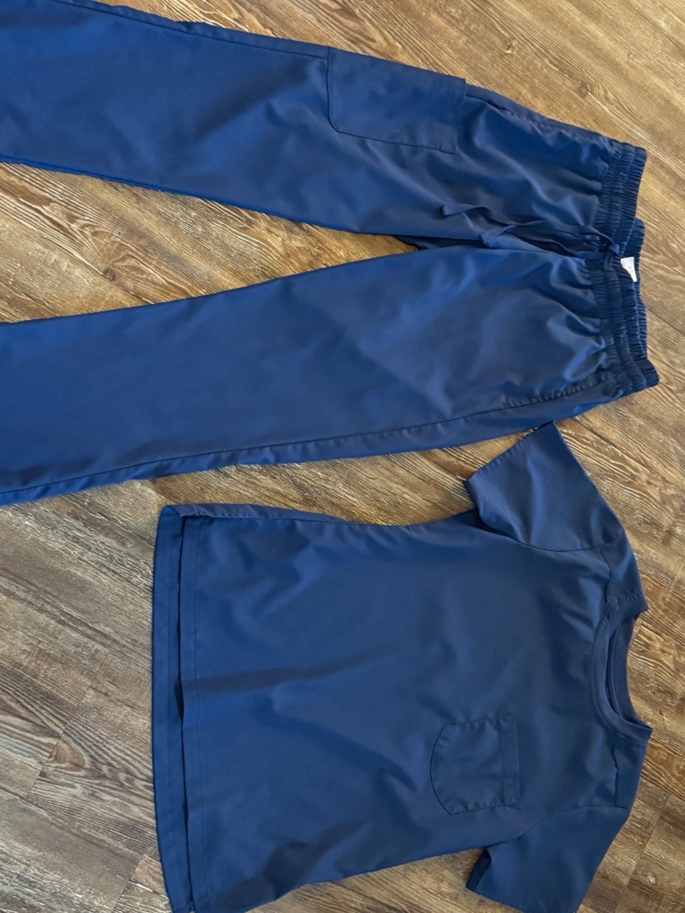 Wink navy scrub set